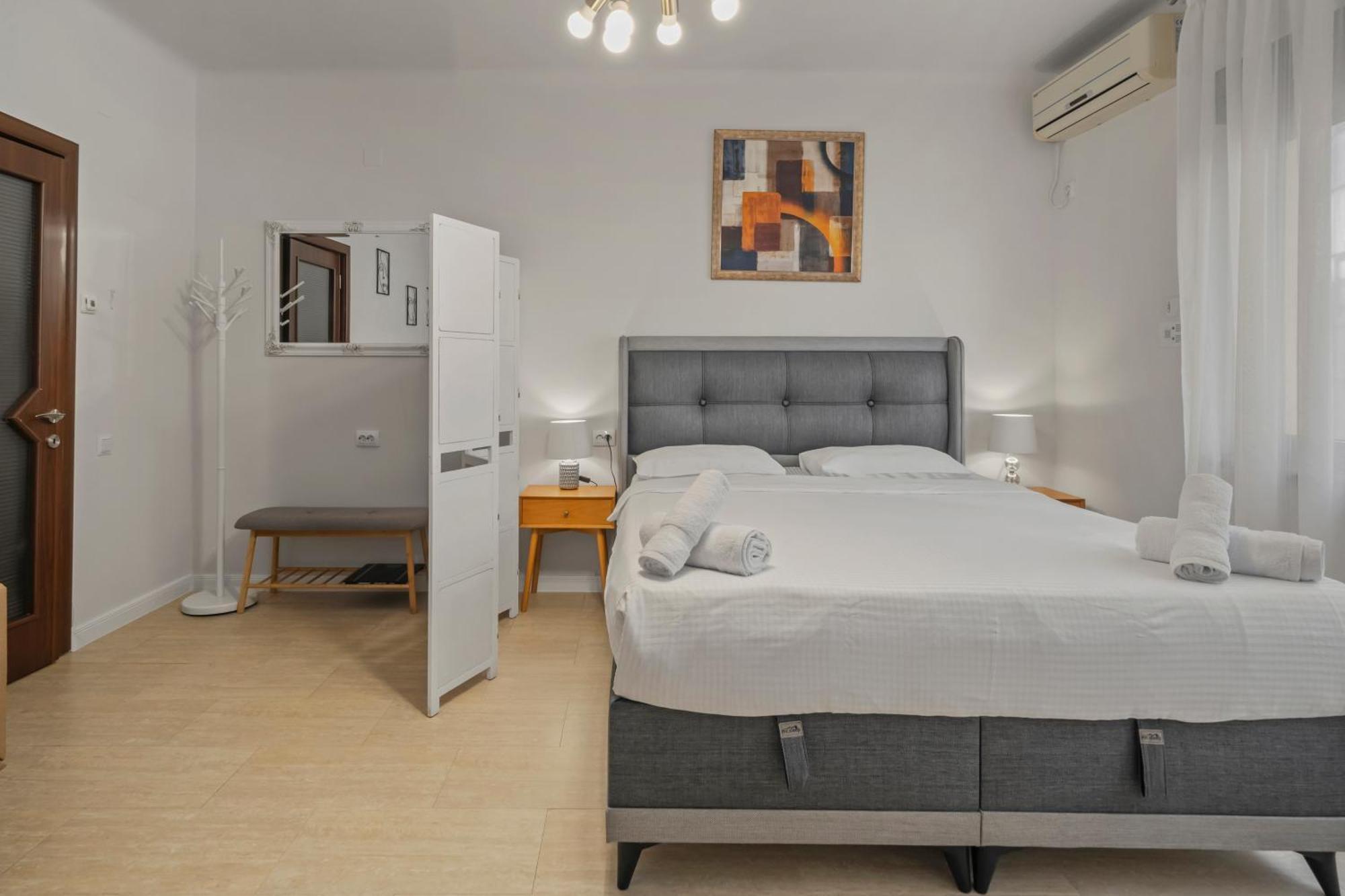 Upscale Studio, Walking Distance From The Old Town Bucarest